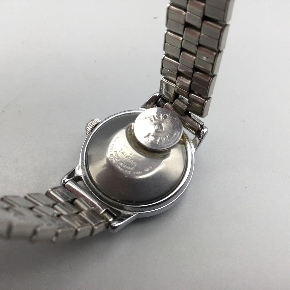 Vintage Timex Electric 1979 Womens Watch 22mm White Dial Silver Tone New Battery